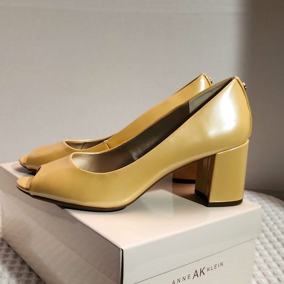 Anne Klein Pale Yellow Patent Leather Pumps - Picture 2 of 16